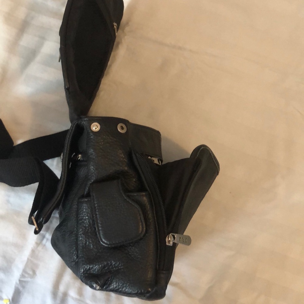 Very Nice! Unisex Apc Ameri Leather Crossbody Bag - image 7